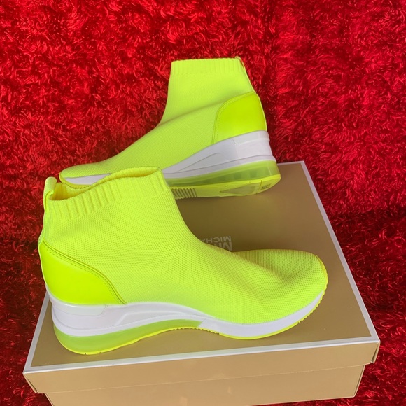 New: And Super Comfortable Michael Kors shoes for all occasions🌻 - Picture 3 of 8